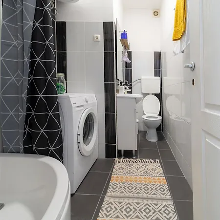 Indi Apartment